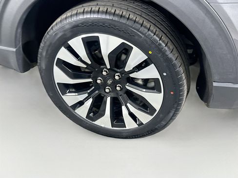 Used 2025 Ford Explorer Platinum w/ LUX Leather Package image 11