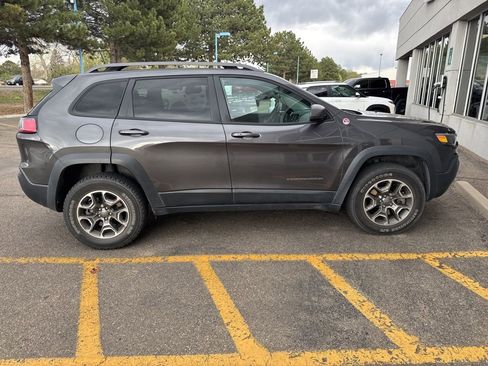 Used 2020 Jeep Cherokee Trailhawk image 4