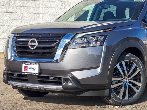 New 2025 Nissan Pathfinder Platinum image 2