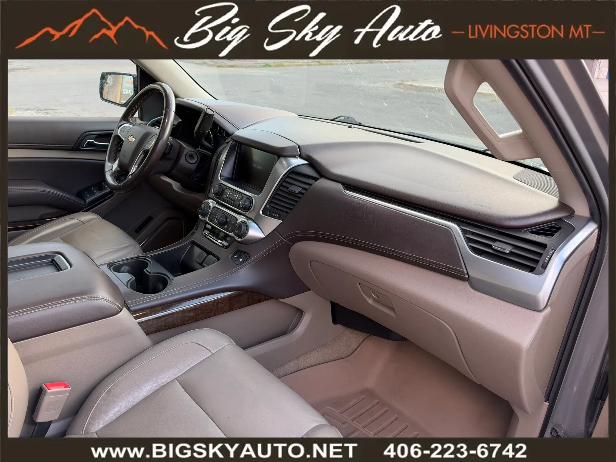 Used 2018 Chevrolet Suburban LT AWD/4WD image 15