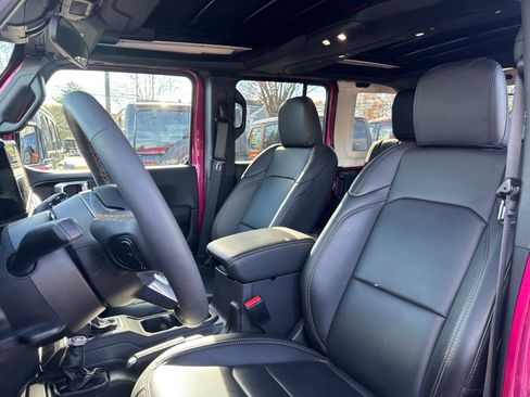 Used 2024 Jeep Wrangler Sahara image 13