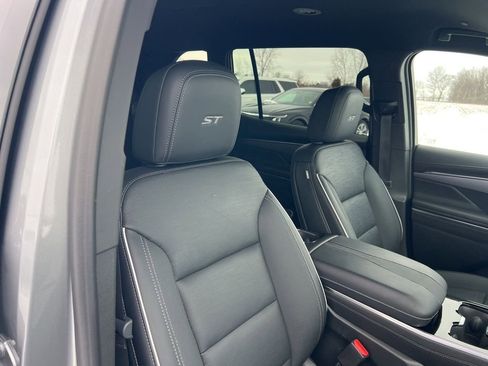 Used 2025 Buick Enclave Sport Touring image 30