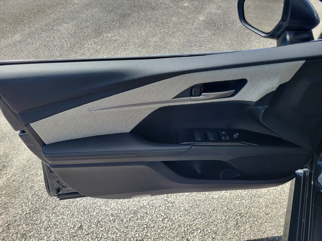 Used 2025 Toyota Camry XLE FWD image 12