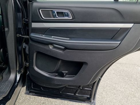 Used 2017 Ford Explorer XLT w/ Equipment Group 202A AWD/4WD image 30