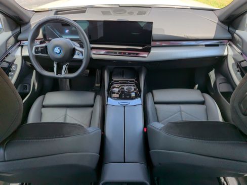Certified 2026 BMW 550e xDrive w/ Executive Package AWD/4WD image 34