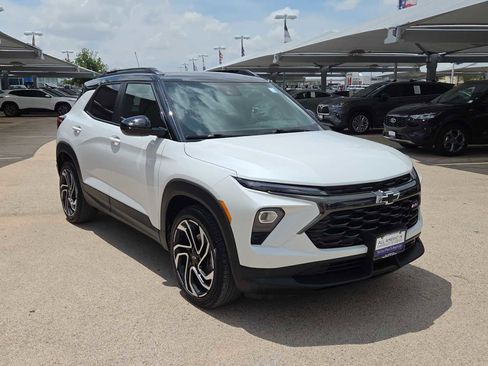 Used 2025 Chevrolet TrailBlazer RS w/ Convenience Package FWD image 2