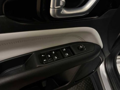 Used 2023 Jeep Compass Limited image 21