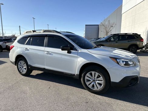 Used 2017 Subaru Outback 2.5i image 2