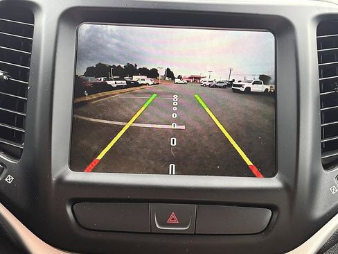 Used 2017 Jeep Cherokee Limited FWD image 22