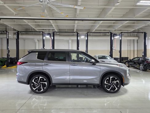 Used 2022 Mitsubishi Outlander SE image 8