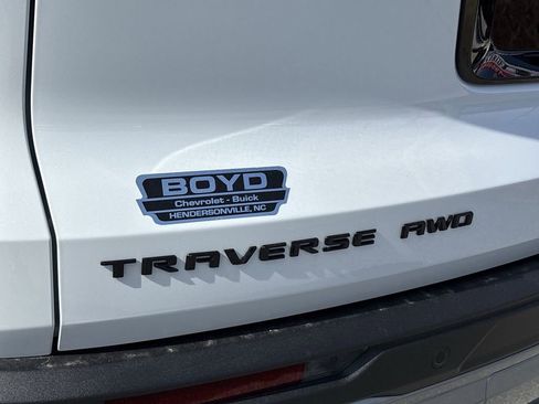 New 2026 Chevrolet Traverse Z71 w/ Enhanced Driving Package AWD/4WD image 32