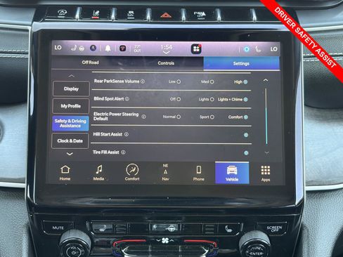 Used 2023 Jeep Grand Cherokee L Limited w/ Black Appearance Package AWD/4WD image 11