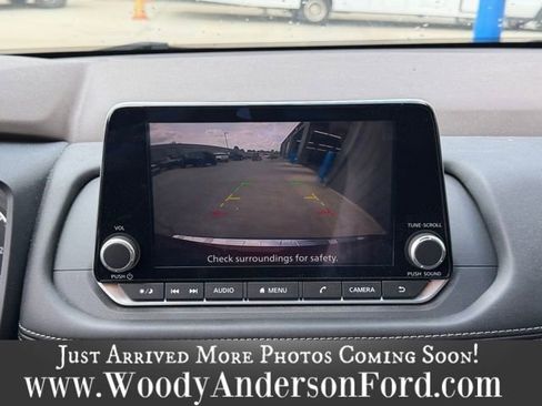 Used 2023 Nissan Rogue SV FWD image 12