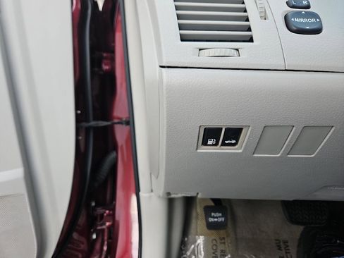 Used 2006 Toyota Avalon XLS image 28