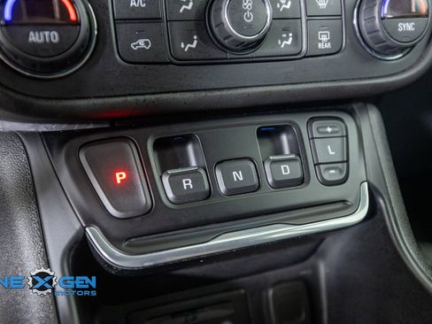 Used 2020 GMC Terrain SLT w/ Preferred Package AWD/4WD image 23