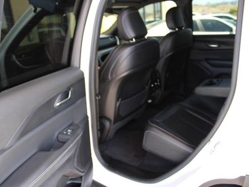 Used 2025 Jeep Grand Cherokee Altitude AWD/4WD image 28