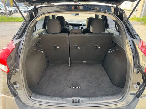 Used 2019 Nissan Kicks S image 14