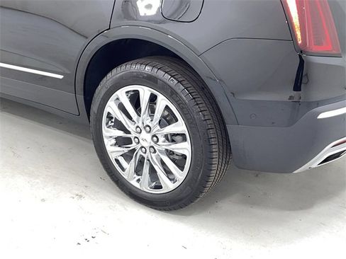 Certified 2022 Cadillac XT5 Premium Luxury w/ Technology Package image 17