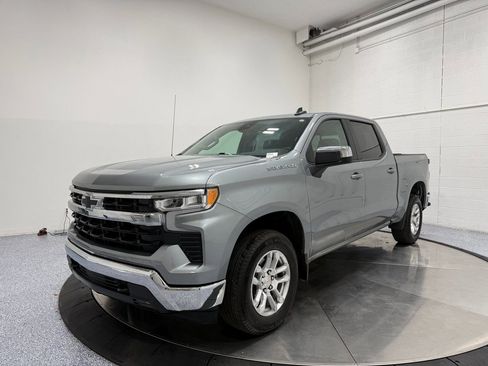 Used 2025 Chevrolet Silverado 1500 RST w/ Convenience Package II image 3