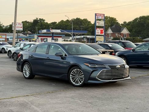Used 2019 Toyota Avalon Limited w/ Advanced Safety Package FWD image 3