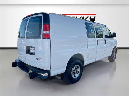 Used 2024 GMC Savana 2500 w/ Driver Convenience Package image 7