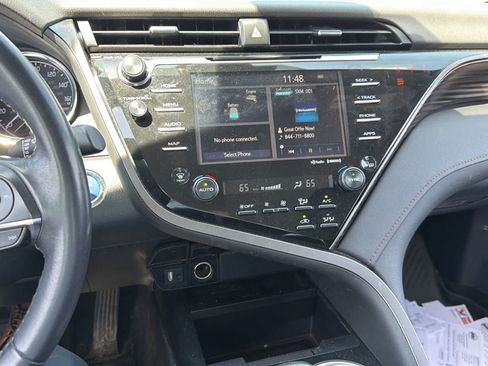 Used 2019 Toyota Camry XLE FWD image 15
