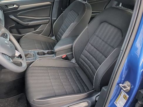 Used 2022 Volkswagen Jetta Sport image 9