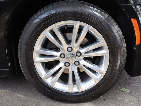 Used 2016 Chrysler 300 C image 43