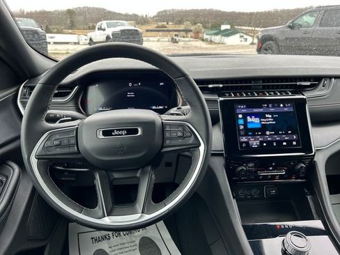 Used 2024 Jeep Grand Cherokee L Altitude image 10