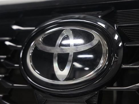 Used 2024 Toyota Highlander XSE FWD image 4