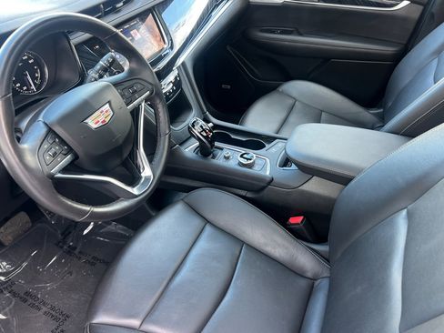 Certified 2025 Cadillac XT6 Premium Luxury image 9