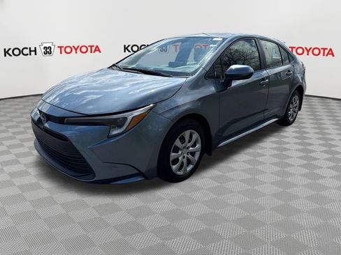Used 2025 Toyota Corolla LE image 3