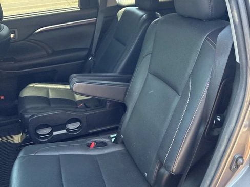 Used 2016 Toyota Highlander Limited Platinum AWD/4WD image 24
