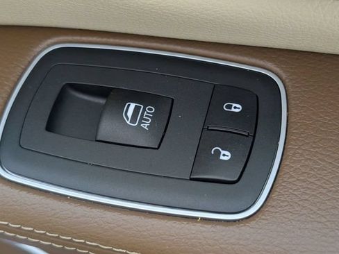 Used 2020 RAM 1500 Laramie AWD/4WD image 34