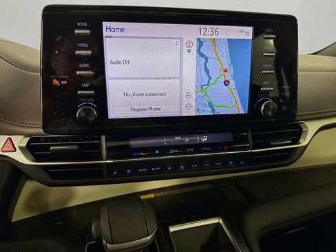 Used 2022 Toyota Sienna Platinum image 20