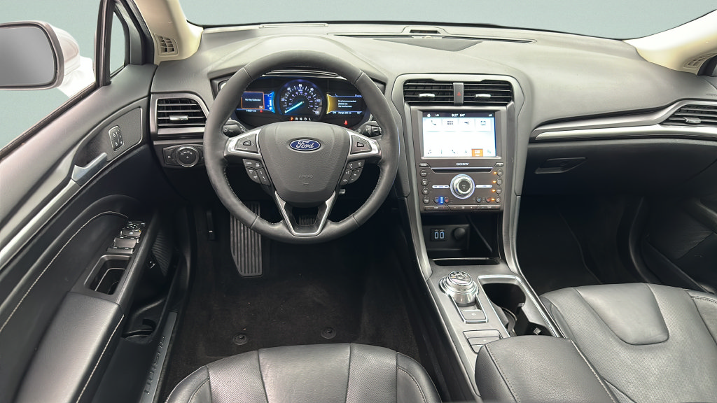 Used 2019 Ford Fusion Energi Titanium FWD image 11