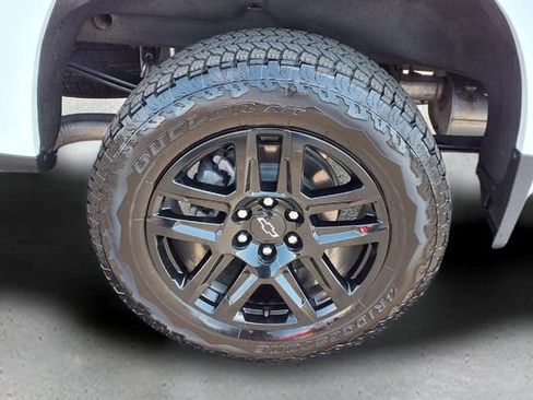 Used 2024 Chevrolet Silverado 1500 Custom Trail Boss w/ Turbomax Blackout Package AWD/4WD image 9