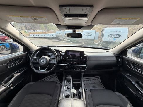 Used 2025 Nissan Pathfinder SV image 30