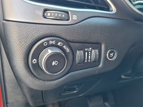 Certified 2019 Jeep Cherokee Latitude Plus w/ Comfort/Convenience Group image 23