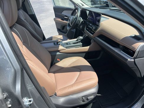 Used 2025 Toyota Grand Highlander AWD image 35