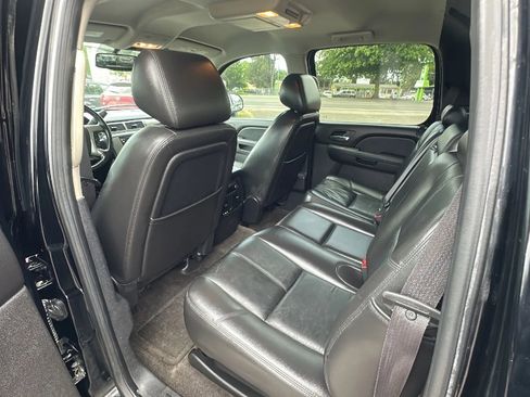 Used 2011 Chevrolet Avalanche LT w/ Luxury Package AWD/4WD image 10