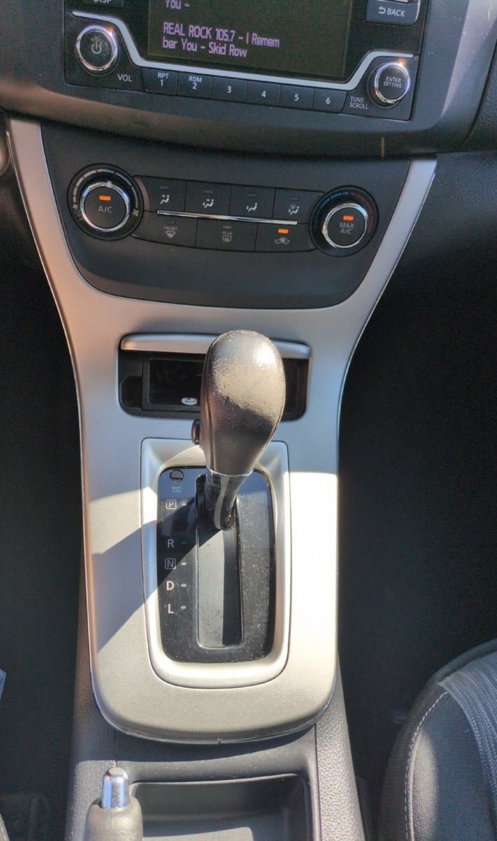 Used 2015 Nissan Sentra SV FWD image 21