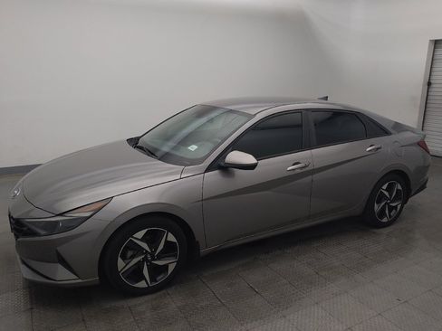 Used 2023 Hyundai Elantra SEL w/ Convenience Package FWD image 2