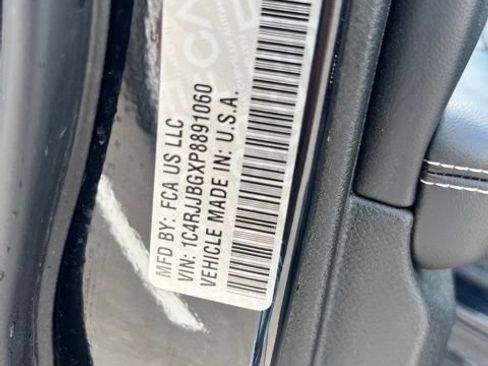 Used 2023 Jeep Grand Cherokee L Limited RWD image 15