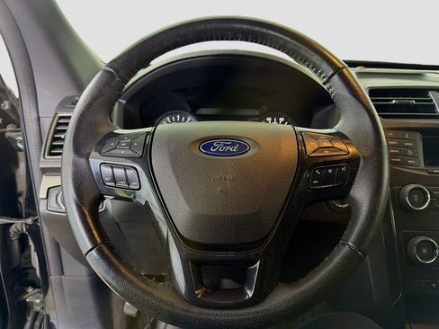 Used 2018 Ford Explorer XLT image 14