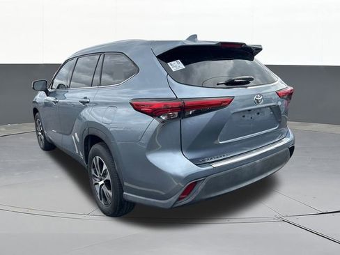 Used 2020 Toyota Highlander XLE image 6
