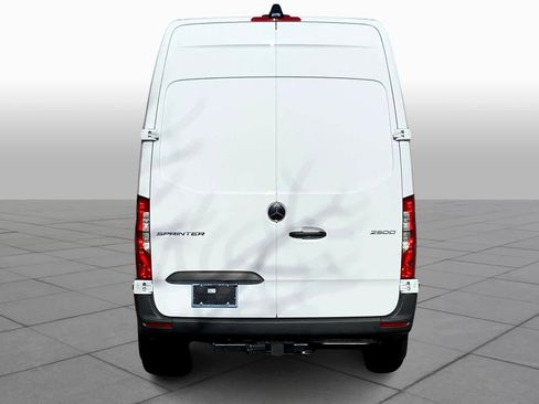 Used 2025 Mercedes-Benz Sprinter 2500 image 4