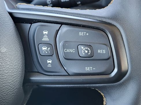 Used 2024 Jeep Wrangler Willys image 17