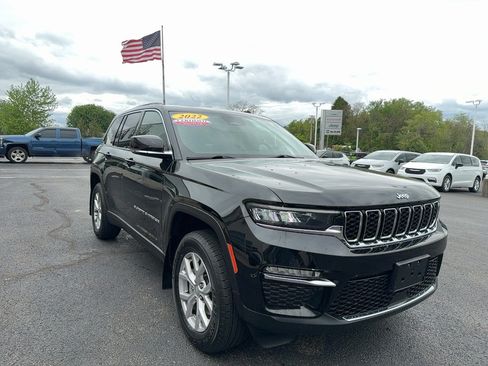 Certified 2022 Jeep Grand Cherokee Limited AWD/4WD image 2
