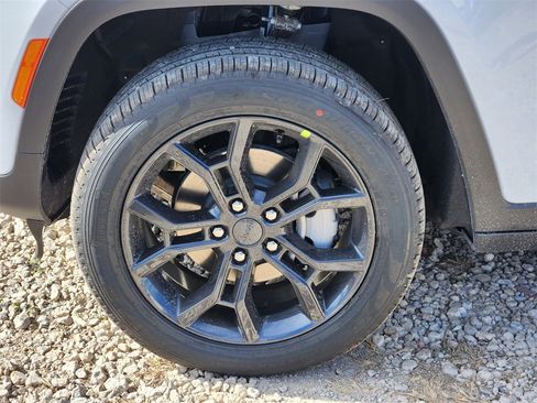 New 2025 Jeep Grand Cherokee Limited image 7